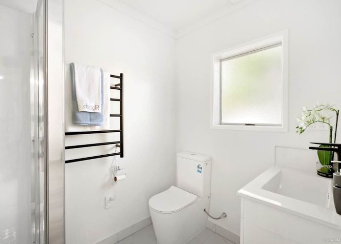  at 2/29 Fairview Road, Mount Eden, Auckland