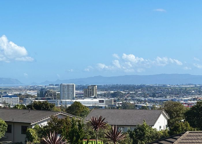  at 10 Rosewood Place, Goodwood Heights, Auckland