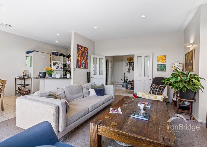  at 2/667 East Coast Road, Browns Bay, Auckland