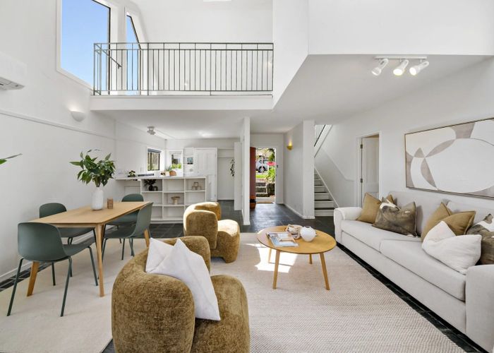  at 2A  Seaforth Avenue, Mangere Bridge, Manukau City, Auckland