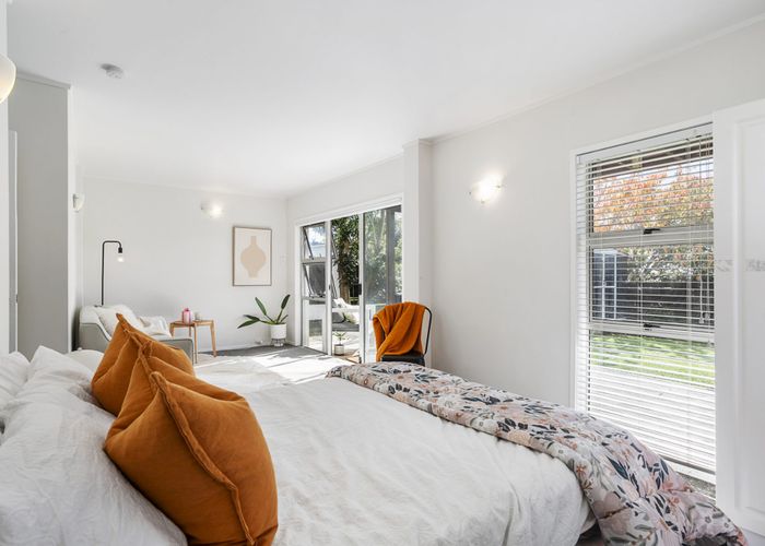  at 2/131 Mokoia Road, Birkenhead, Auckland