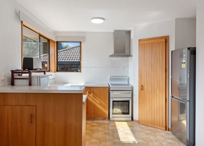  at 2/12 Algie Place, Avonhead, Christchurch City, Canterbury