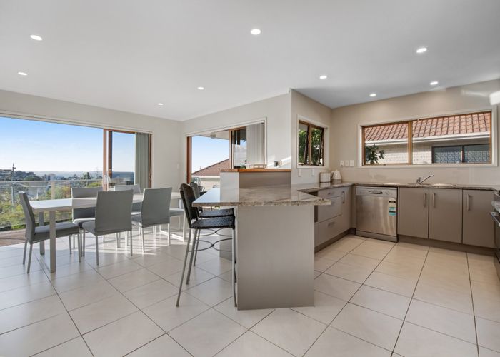  at 33 Surf Road, Stanmore Bay, Whangaparaoa