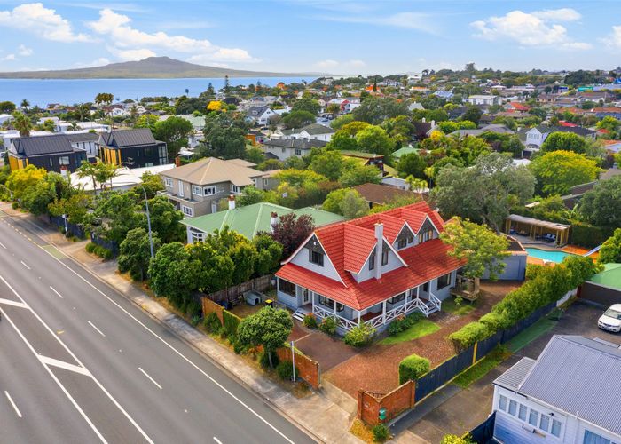  at 10 Esmonde Road, Takapuna, Auckland