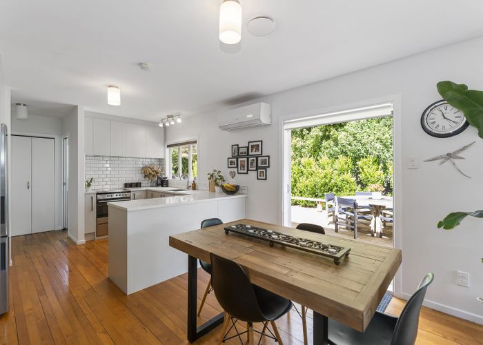  at 2/92 Kervil Avenue, Te Atatu Peninsula, Auckland