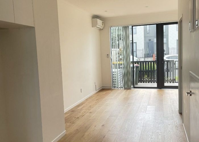  at 19 Mahalo Avenue, Manukau, Manukau City, Auckland