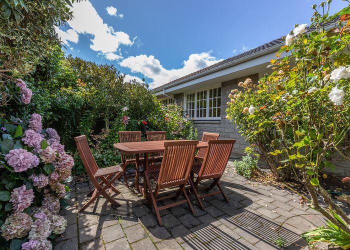  at 2/75 Garreg Road, Bryndwr, Christchurch