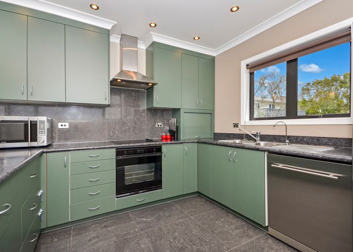  at 48 Carlisle Road, Browns Bay, Auckland