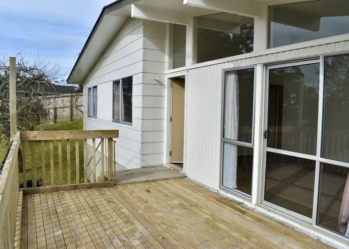  at 3 Garton Drive, Massey, Waitakere City, Auckland