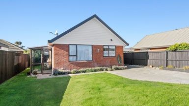  at 2/20 Kirsten Place, Parklands, Christchurch