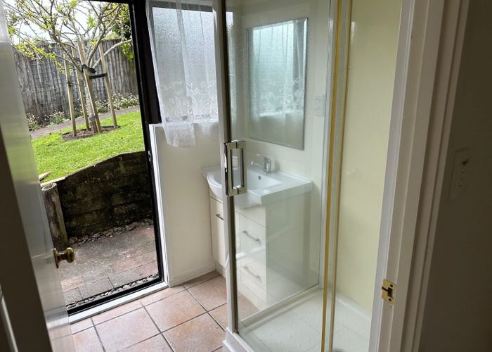 For rent 1/591A East Coast Road, Pinehill, North Shore City, Auckland