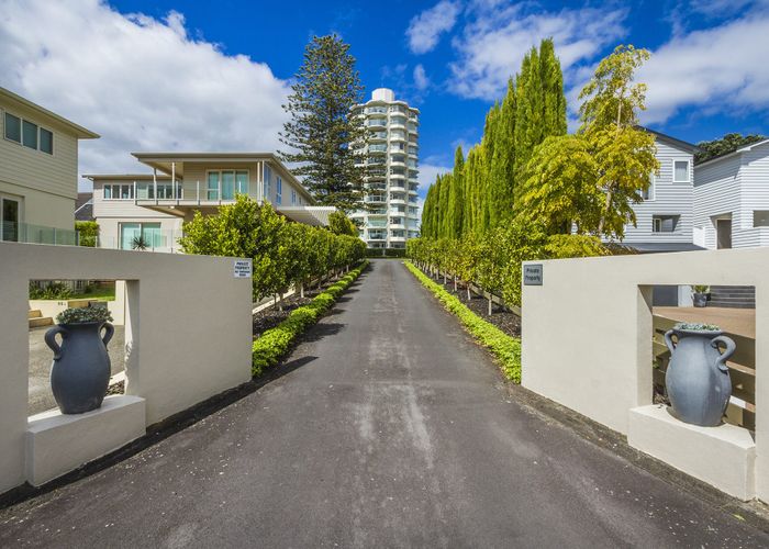  at 4/90 Kitchener Road, Milford, Auckland