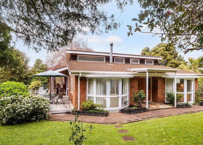  at 2/208 Hillsborough Road, Hillsborough, Auckland