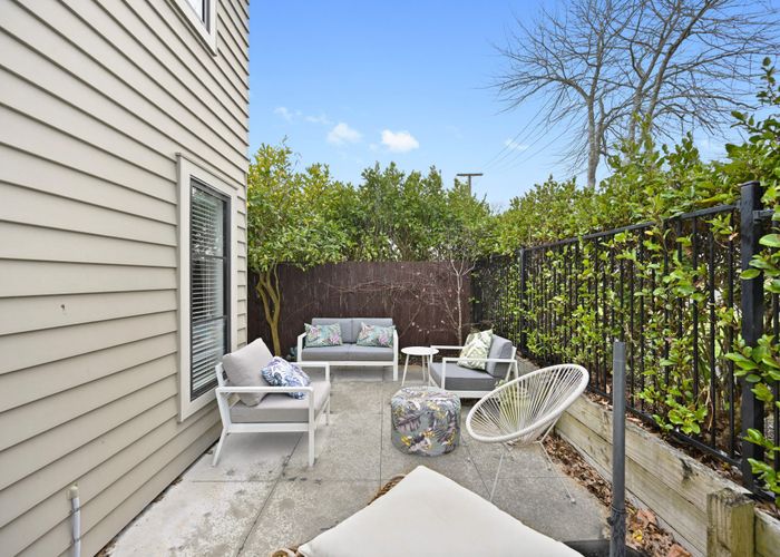  at 1/25 Albert Street, Hamilton East, Hamilton