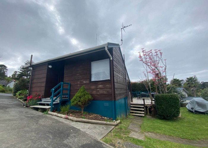  at 8 Branston Avenue, Browns Bay, North Shore City, Auckland