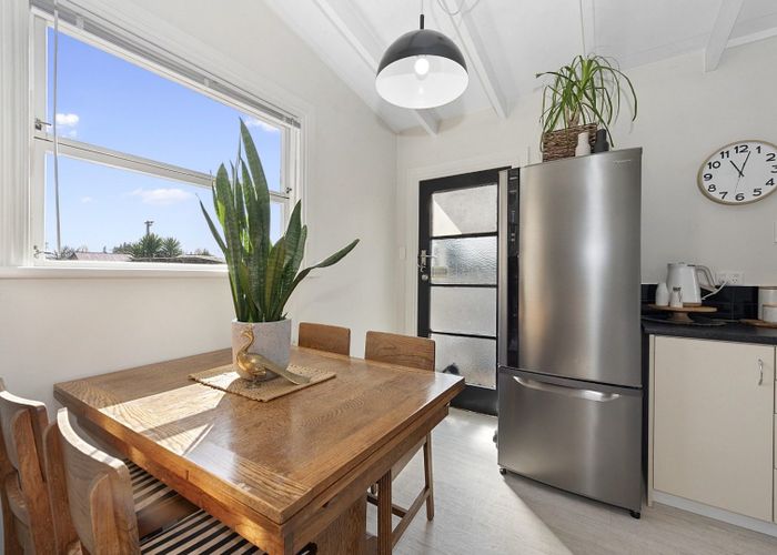  at 52 Galloway Street, Hamilton East, Hamilton