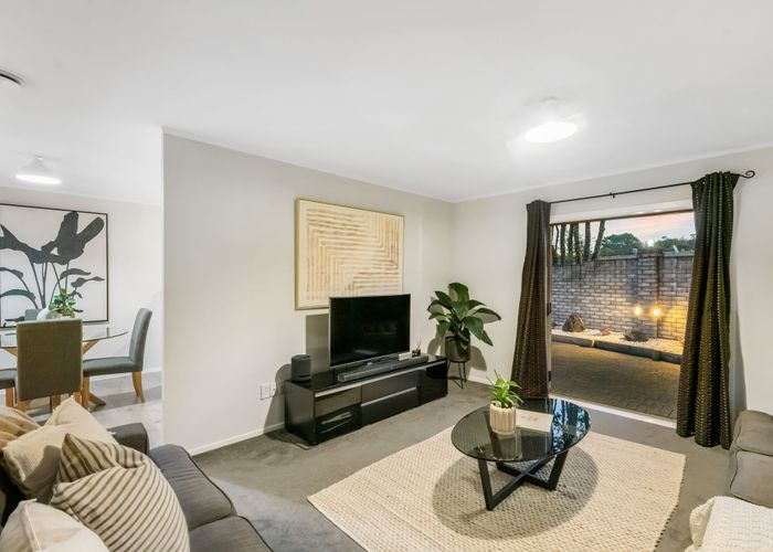  at 4 Jacinta Grove, Swanson, Auckland