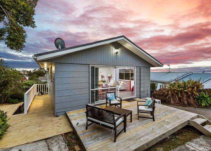  at 10 Beauchamp Drive, Massey, Waitakere City, Auckland