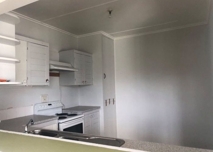  at 2/8 Coronation Road, Hillcrest, North Shore City, Auckland