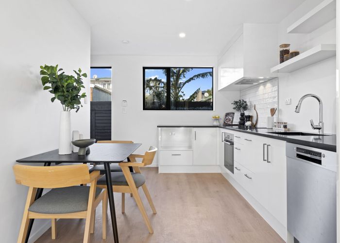  at 4/3 Derrett Place, Mangere Bridge, Manukau City, Auckland