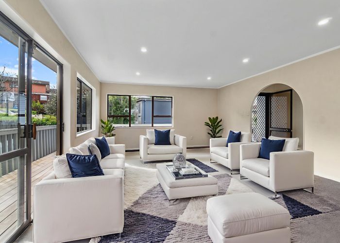  at 1/116 Bradbury Road, Botany Downs, Manukau City, Auckland