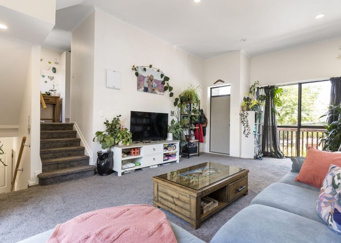  at 8/2 Swan Hill Drive, Glen Eden, Auckland
