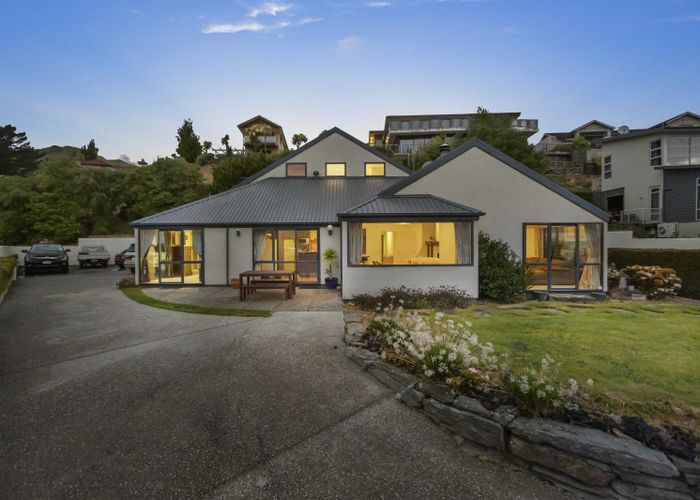  at 8 Elizabeth Place, Kelvin Heights, Queenstown