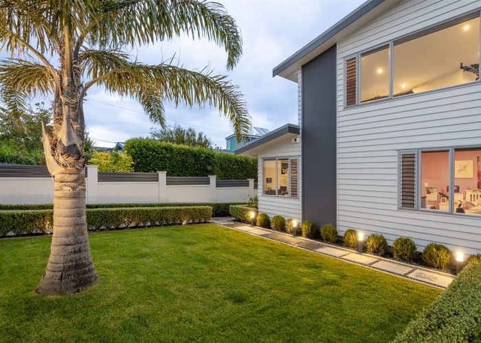  at 1/18 Ridge Road, Waiake, Auckland