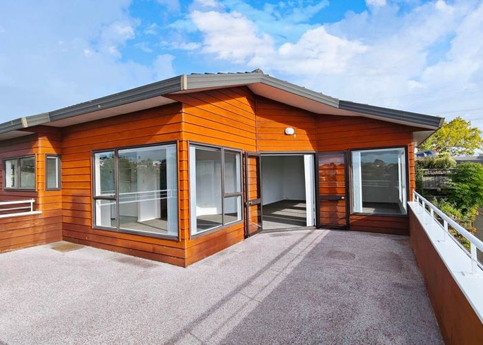  at 2/51 Deep Creek Road, Waiake, Auckland