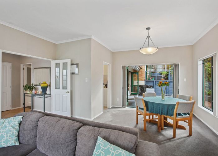  at 5 Hoya Court, Henderson, Waitakere City, Auckland