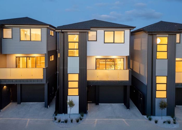  at 95B, 95C & Kervil Avenue, Te Atatu Peninsula, Waitakere City, Auckland