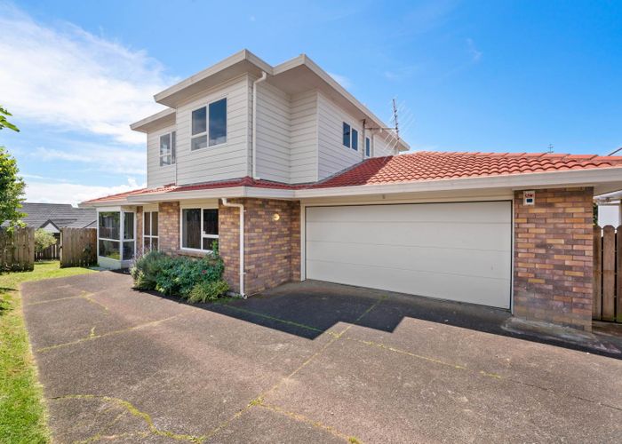 at 2/52 Simmental Crescent, Somerville, Manukau