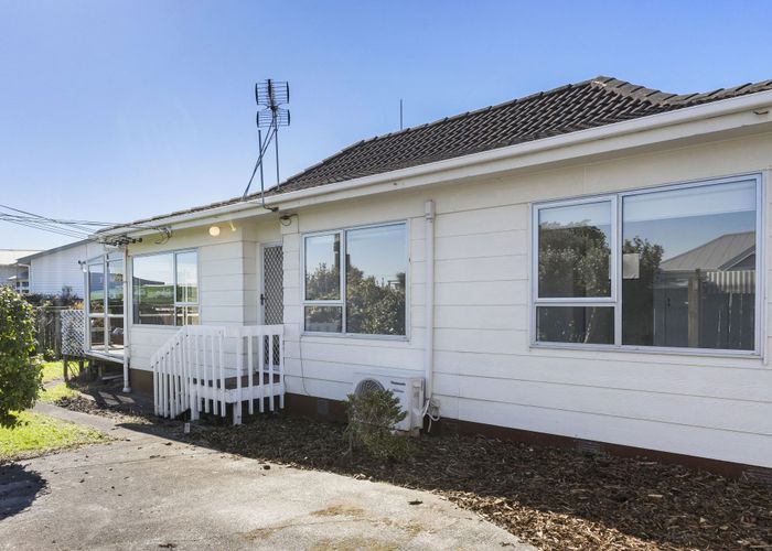  at 1/68 Lake Road, Narrow Neck, Auckland