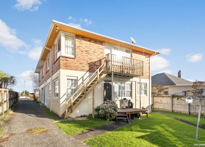  at 2/9 Heaphy Street, Blockhouse Bay, Auckland