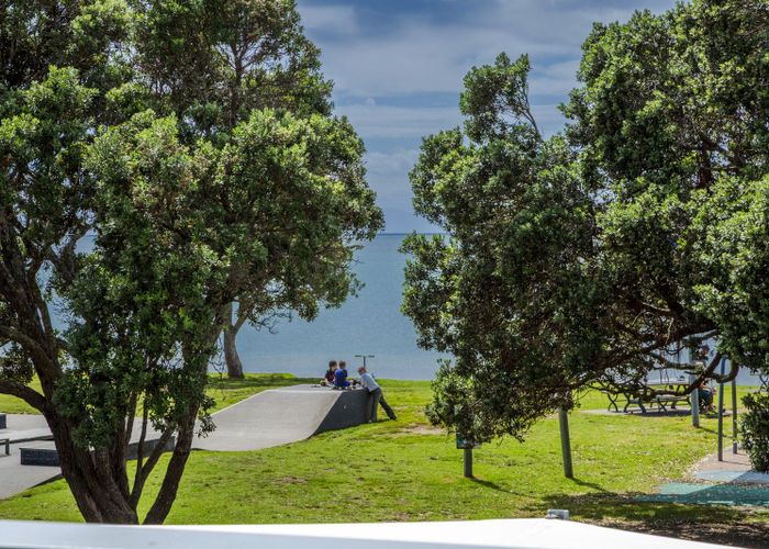  at 4/6 Beach Front Lane, Browns Bay, North Shore City, Auckland