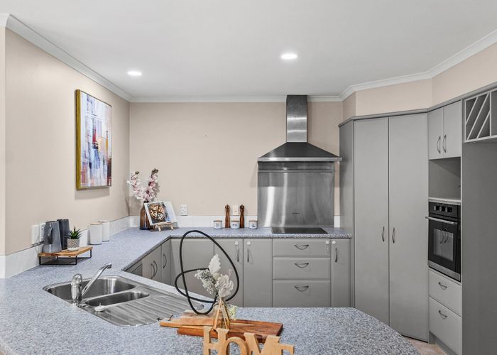  at 8 Bokeen Lane, Flat Bush, Auckland