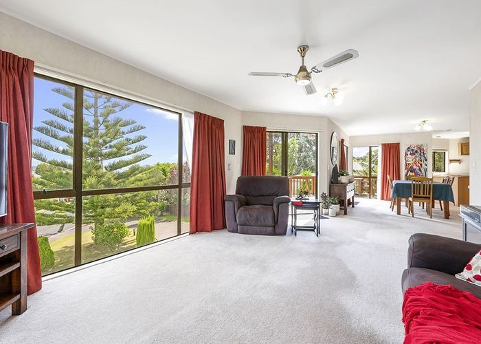  at 4 Shakespear Road, Army Bay, Whangaparaoa