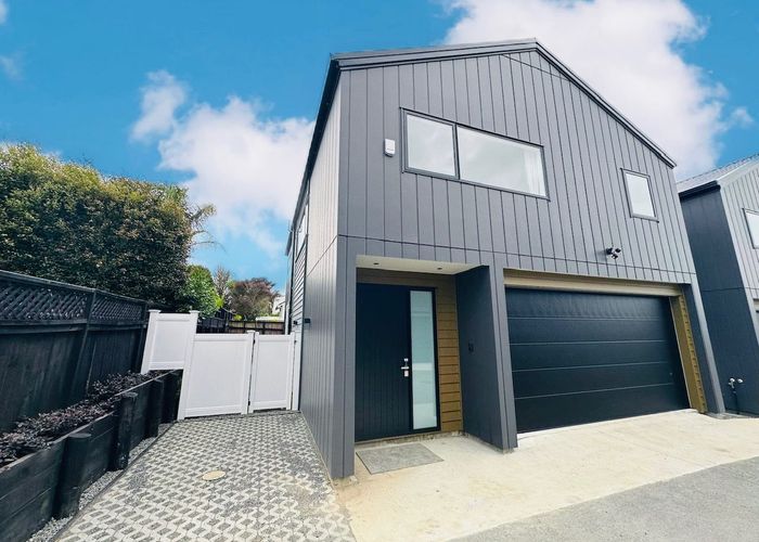  at 8D Ringwood Street, Torbay, Auckland