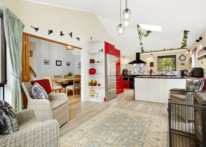  at 52 Peterhouse Street, Tawa, Wellington