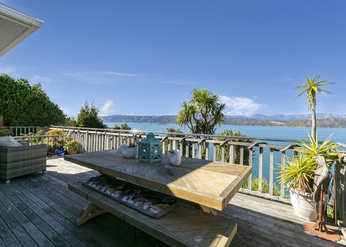  at 8 Nakora Road, Karaka Bays, Wellington