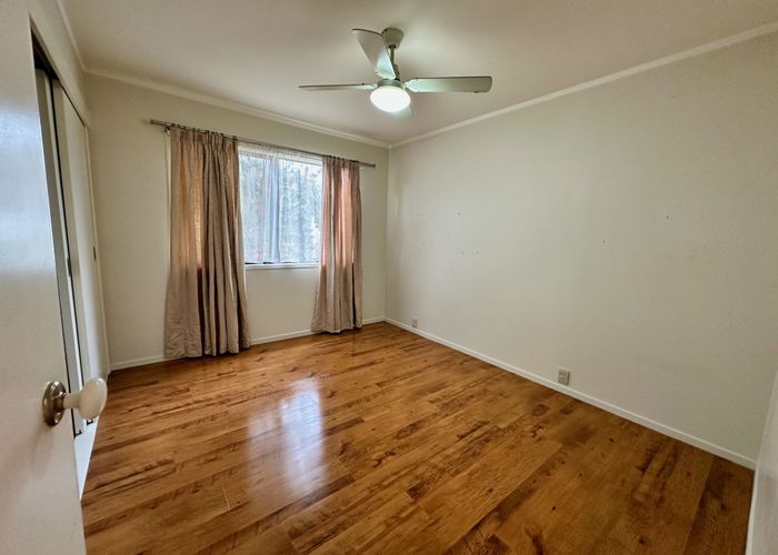  at 2/16 Centorian Drive, Windsor Park, North Shore City, Auckland