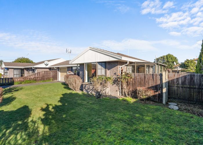  at 2/136 Middlepark Road, Upper Riccarton, Christchurch City, Canterbury