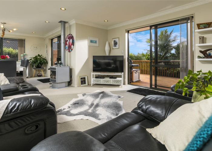  at 33 Sapperton Drive, Henderson, Auckland