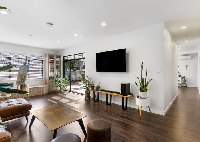  at 33 Northwood Avenue, Albany, North Shore City, Auckland