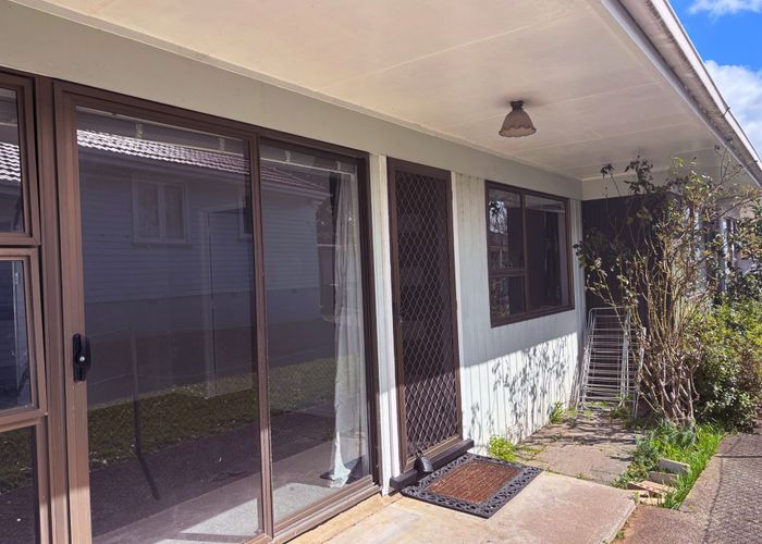  at 2/81 White Swan Road, Mount Roskill, Auckland City, Auckland