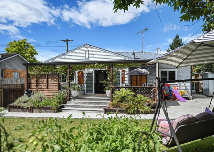  at 100 MacFarlane Street, Hamilton East, Hamilton