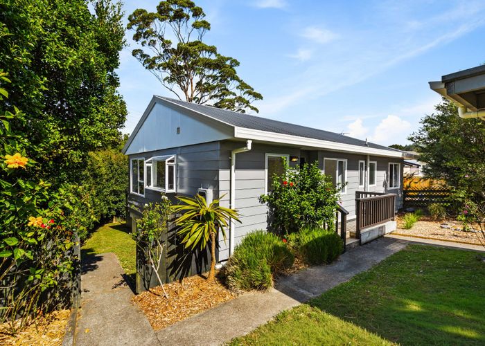  at 41 Meadowvale Rise, Titirangi, Waitakere City, Auckland