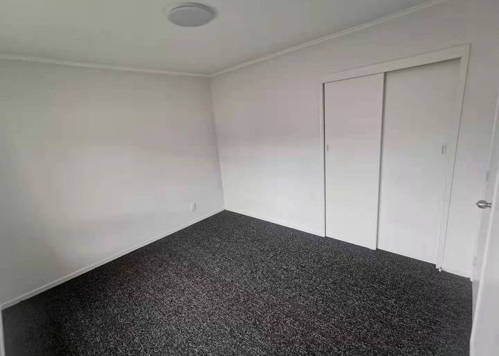  at 1/178 Chivalry Road, Glenfield, North Shore City, Auckland