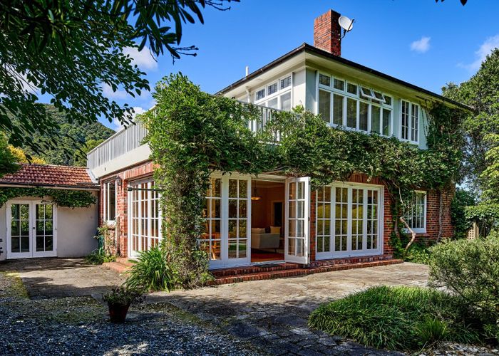  at 2 Dillon Street, Lowry Bay, Lower Hutt