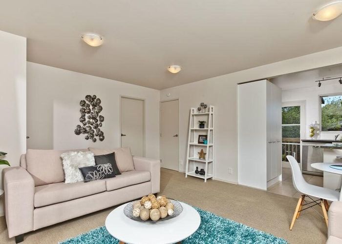  at 1/62 Carlisle Road, Browns Bay, North Shore City, Auckland